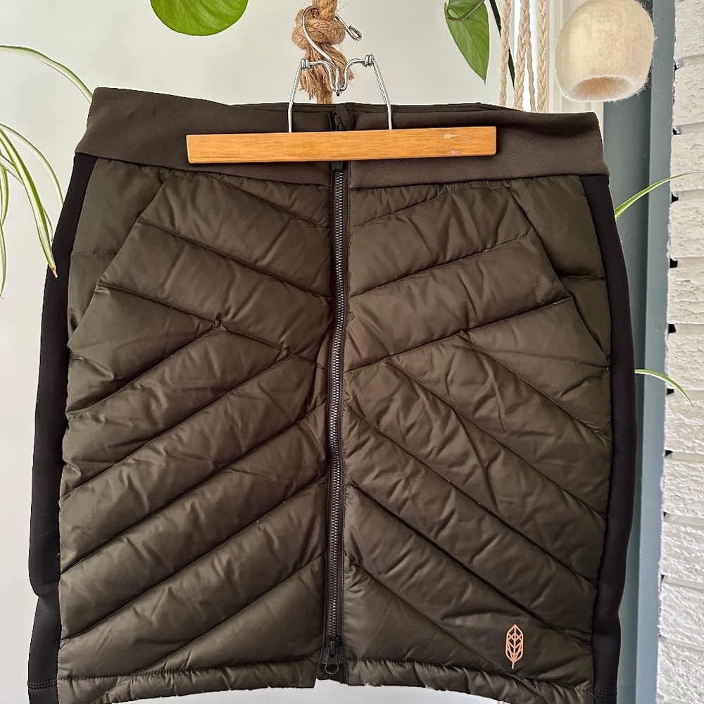 Indyeva (Formally Indygena) Women's medium insulated duck down skirt